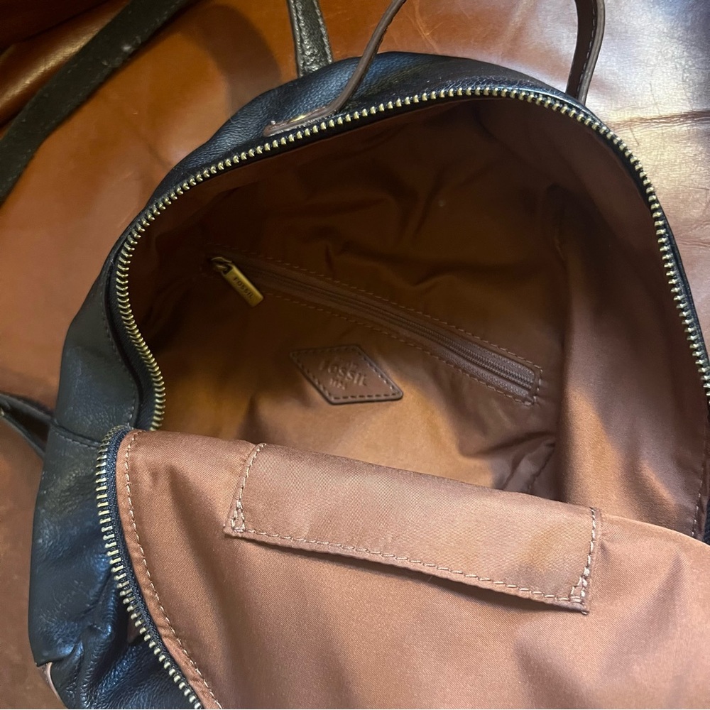 FOSSIL (Leather Mini Backpack) - Picture 3 of 3